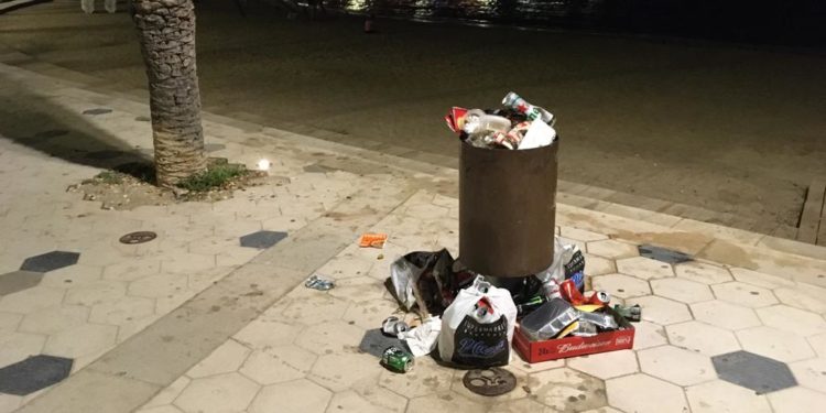 Papeleras en ses Figueretes. Foto: Noudiari.