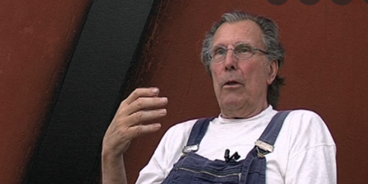 Bechold, en un fotograma del documental de Enrique Villalonga sobre su vida y obra.