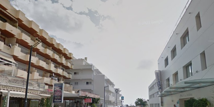 Imagen de la calle Ramon Muntaner, en Ibiza, donde ha tenido lugar el fuego. Google Maps.