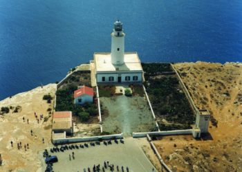Faro de la Mola en Formentera, lugar en el que ha fallecido el precipitado. Imagen de archivo de APB.
