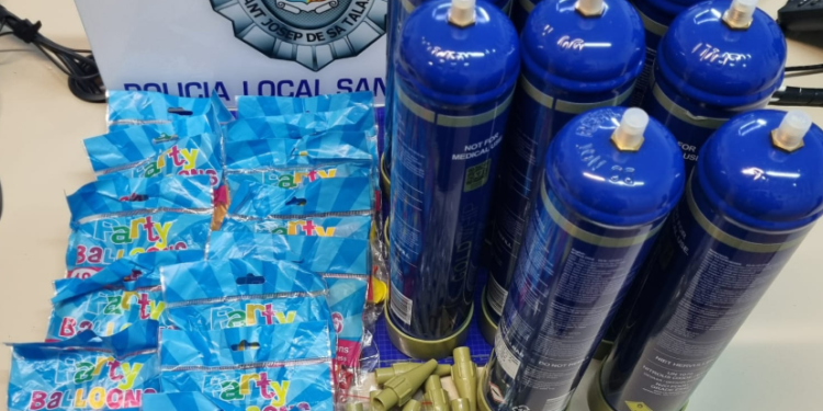 Imagen del material incautado por los agentes. Foto: Policía Local de Sant Josep.