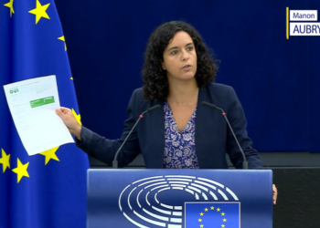 La eurodiputada de izquierda  Manon Aubry durante su intervención en el debate del estado de la UE. Fuente: @Left_EU.
