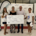 Entrega del cheque a la Fundación Conciencia. Imagen cedida a Noudiari.