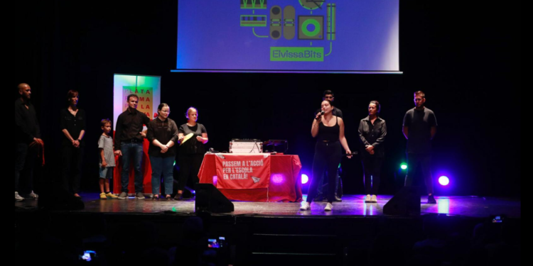 La Colla de Portmany dalt l'escenari de Can Ventosa durant la gala d'"Eivissa Bits". Imatge cedida per Plataforma per la Llengua.