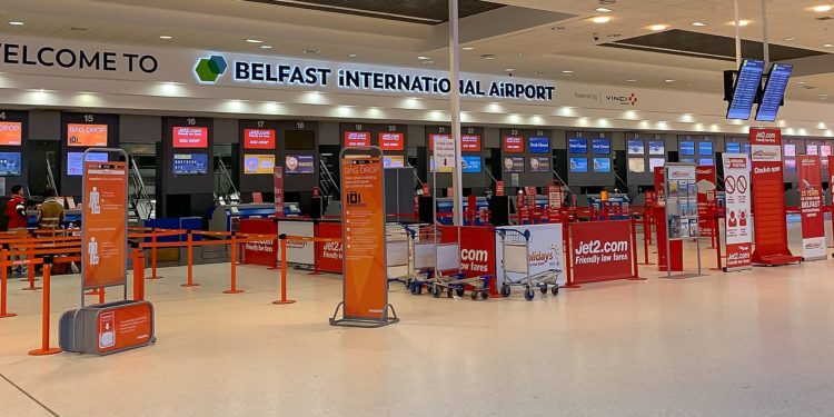 Aeropuerto Internacional de Belfast, foto de Andrew McCarron para Wikimedia
