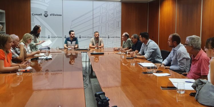 El Consell Sectorial de Mobilitat reunit ahir a la seu del Consell d'Eivissa. Foto: CIE.