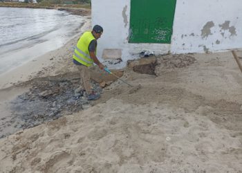 Un operari treballant a la zona. Foto: Ajuntament de Sant Josep.