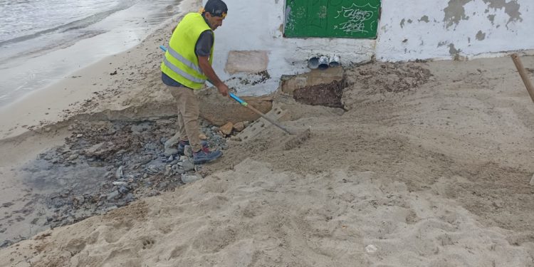 Un operari treballant a la zona. Foto: Ajuntament de Sant Josep.