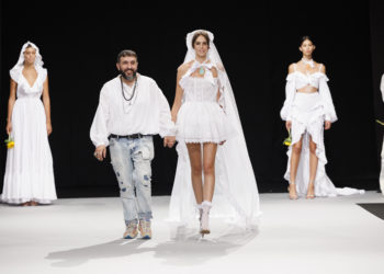 Tony Bonet, con un diseño en un desfile Adlib.