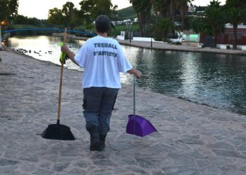 La artista María Uribe ensayando su 'performance'. Imagen cedida a Noudiari.