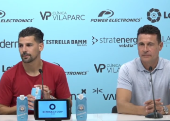 Nolito, izaquierda, durante la presentación oficial junto al presidente, Amadeo Salvo