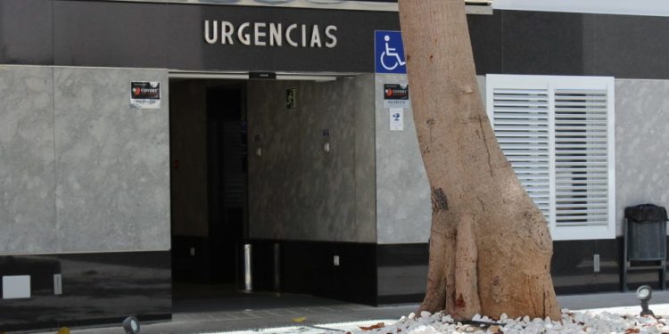 Entrada de Urgencias de la Policlínica Nuestra Señora del Rosario de Ibiza.