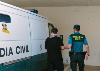 Imagen de una detención por robos en Sant Antoni facilitada por la Guardia Civil