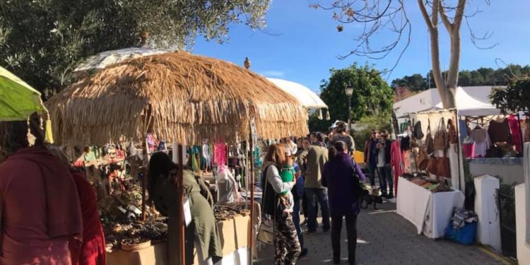 Una imagen del mercadillo. Juan Jauregizar Eskurza Facebook Página del Mercadillo de Sant Joan