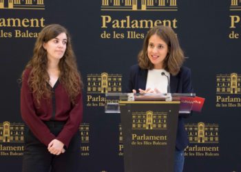 Esperança Sans y Gloria Santiago, de Unidas Podemos, durante una rueda de prensa este lunes. Foto: Unidas Podemos.