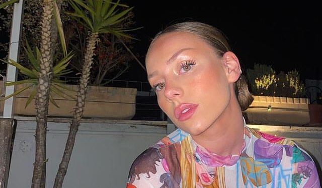 Imagen de la actriz publicada en su perfil de Instagram. Foto: @ester_exposito