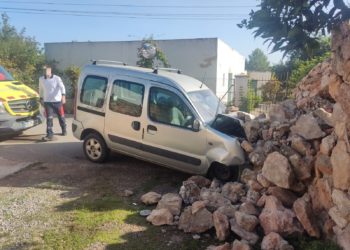 Así ha quedado la furgoneta siniestrada. Foto cedida a Noudiari