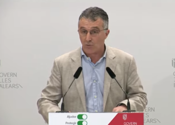 El ibicenco Alfonso Rojo, de Pime Baleares y Pimeef, durante la valoración de las medidas