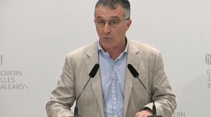 El ibicenco Alfonso Rojo, de Pime Baleares y Pimeef, durante la valoración de las medidas