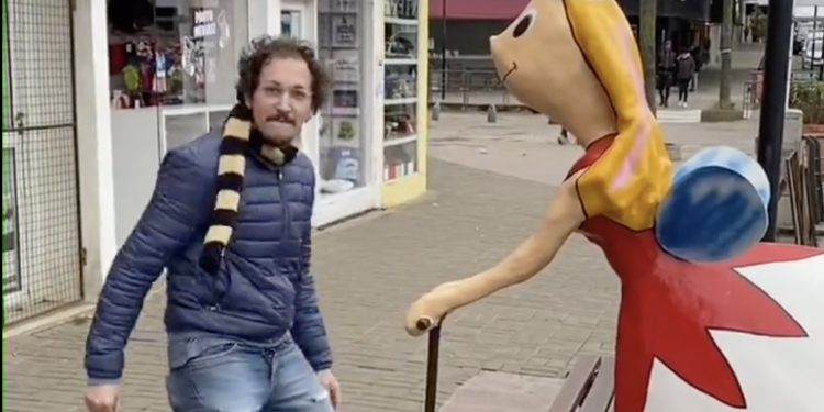 El cómico en su recorrido por "la Ibiza argentina"