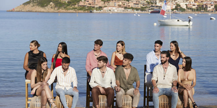 Concursantes de 'Amor confianza', en Cerdeña, escenario del reality de la plataforma Netflix