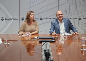 Francina Armengol y Vicent Marí, hoy en el Consell de Ibiza