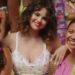 Selena Gómez, en una captura del vídeo de su línea de cosmética.