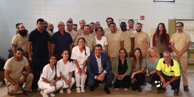 Pedro Sánchez, en la sede de la empresa Carob