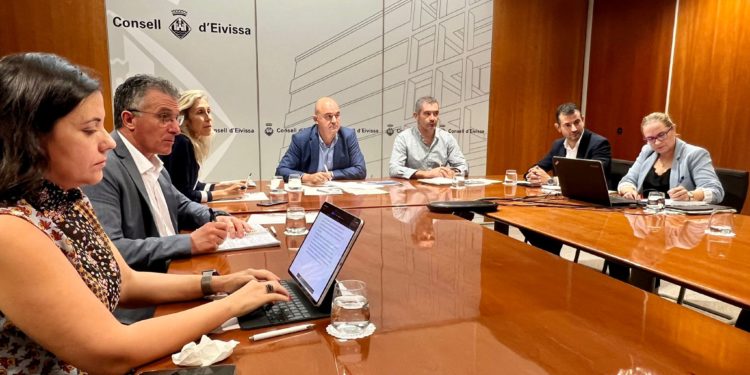 Reunión para abordar el programa del Imserso.