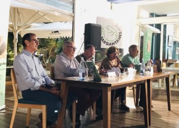La mesa de presentación del libro sobre las lagartijas con fotos de Sebastián Candela y textos de Antònia Cirer. L. F. A
