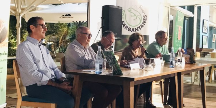 La mesa de presentación del libro sobre las lagartijas con fotos de Sebastián Candela y textos de Antònia Cirer. L. F. A
