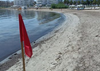 La playa de Punta Xinxó ya estuvo cerrada al baño por vertido de fecales en junio de 2022.