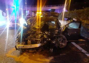 El coche ha quedado hecho un amasijo de chapa y ha sido retirado por Grúas Ibiza
