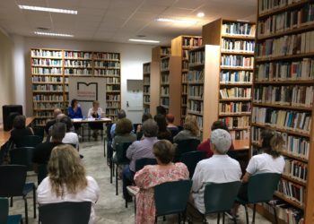 Conferència "Nosaltres, les fusterianes" a la Biblioteca de Can Ventosa. Foto: Toni Escandell.