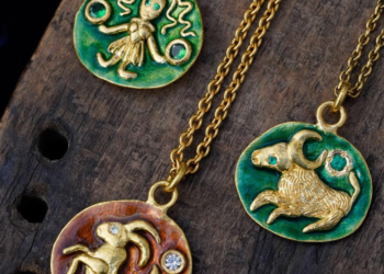 Imagen de la colección de pendientes del zodíaco que saldrá a la venta próximamente. IG/@oraik_jewellery/