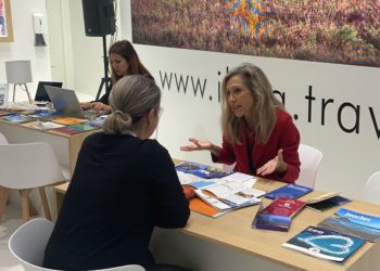 La alcaldesa Carmen Ferrer la feria de turismo World Travel Market de Londres. Foto: Ayuntamiento de Santa Eulària.