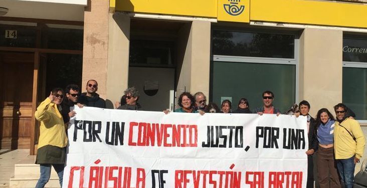 Concentración de trabajadores de Correos en Vila. Foto: CGT de Ibiza.