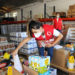 Reparto de alimentos de Cruz Roja.