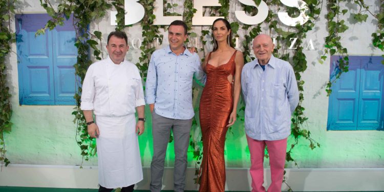 Martín Berasategui, Abel Matutes jr., la modelo Eugenia Silva y Abel Matutes en la inauguración del restaurante.