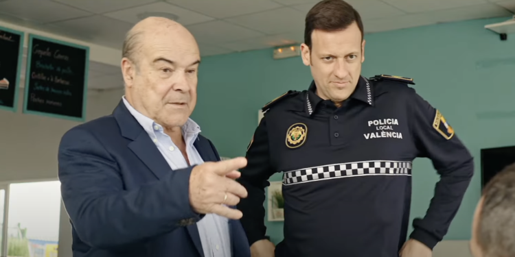 Antonio Resines y Edu Soto en un fotograma de la película