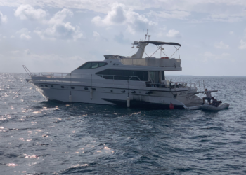 Imagen de la embarcación averiada. Foto: Salvamento Marítimo (@salvamentogob).