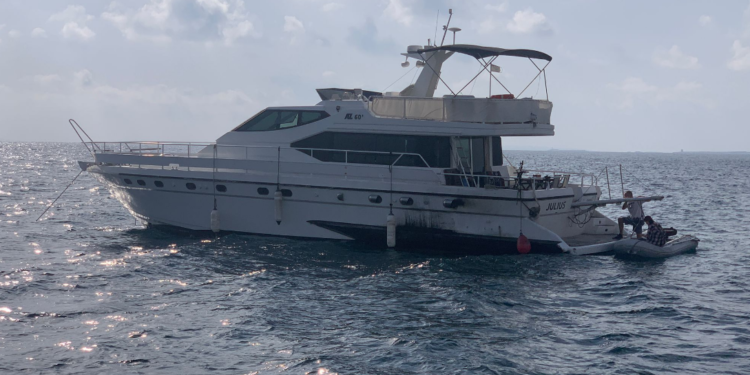 Imagen de la embarcación averiada. Foto: Salvamento Marítimo (@salvamentogob).