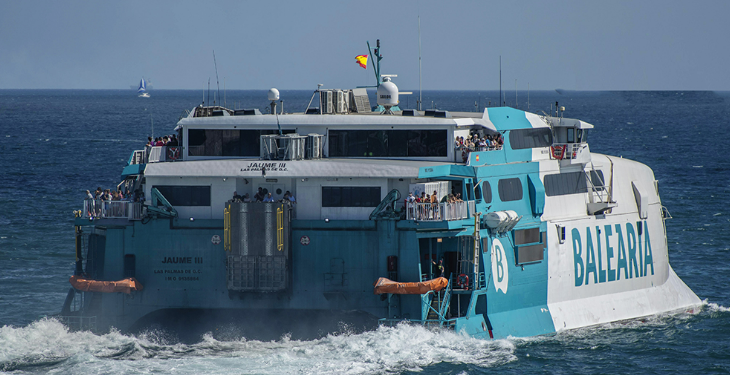 Imagen de una embarcación de Baleària.