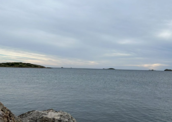 La embarcación se encontraba a la deriva en las proximidades de la Illa de ses Rates. Foto: Salvamento Marítimo.