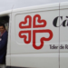 Un joven en una furgoneta de Cáritas. Imagen de archivo.
