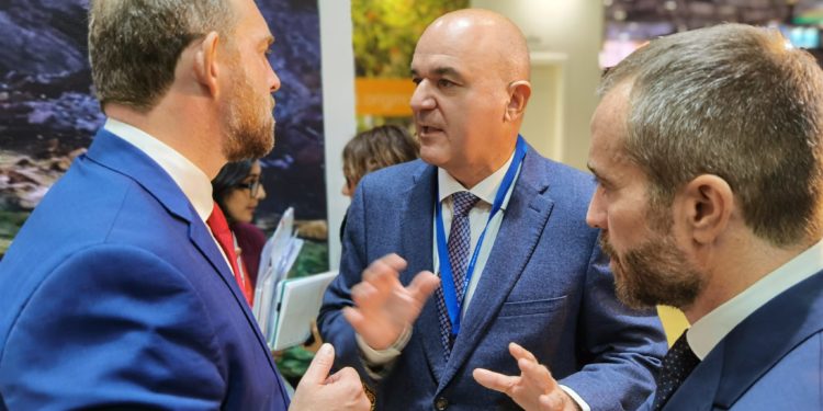 Vicent Marí, en el centro de la imagen, en la primera jornada de la WTM de Londres