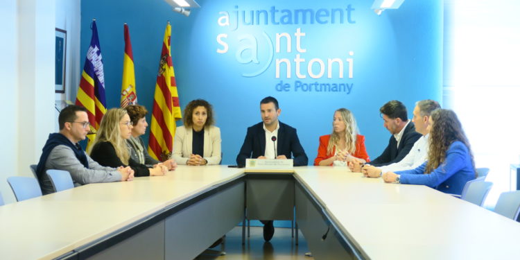 Comparencia de todo el equipo de gobierno para dar a conocer que Joan Torres ya no formará parte de él.