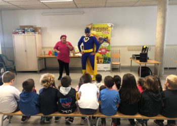 Una de las visitas del Guerrero de la limpieza en Sant Josep.