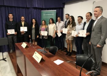 Judit Vega, tercera por la izquierda de la imagen, en la apertura de un curso de la UNED en Ibiza en un acto junto a Sara Ramón y Jesús de Andrés.
