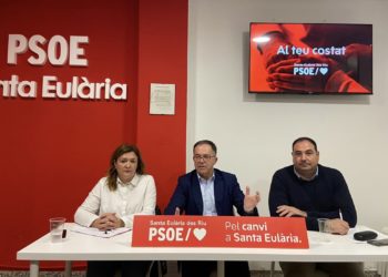 Imatge de la reunió de l'Agrupació Socialista de Santa Eulària des Riu, facilitada per la formació.